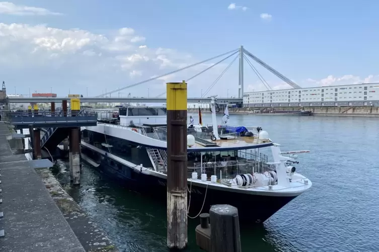 Rund 400 solcher Schiffe legen in der Saison an der Rhein-Galerie an. 