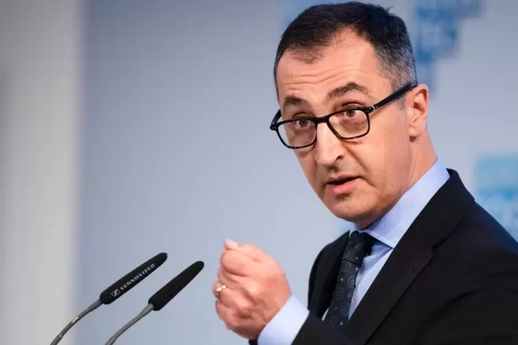 Cem &Ouml;zdemir: &bdquo;Russland f&uuml;hrt eine Art Korn-Krieg&ldquo;, 