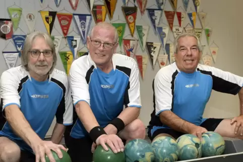 Runde Sache: Stadtverwaltungs-Kegler Rüdiger Stange, Günther Hammann, Carmelo Falzone (von links).