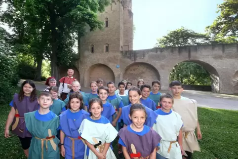 Mittelalterlich gewandet: Waldseer Schüler in Speyer.