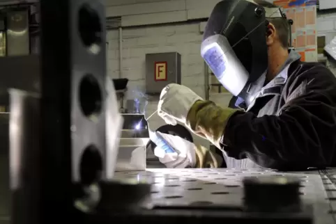 Für rund 3,9 Millionen Beschäftigte in der Metall- und Elektroindustrie wird ab September verhandelt.