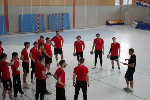 Michael Abt (rechts) wurde mit der Rhein-Neckar Löwen II Meister in der Dritten Liga. Er kennt einige Spieler der Eulen Ludwigsh