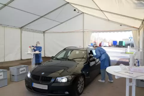 Geschätzt: Testen bequem vom Auto aus funktioniert in Speyer noch immer. 