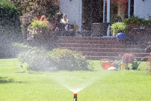 Kostbares Nass: Mit den steigenden Temperaturen steigt auch der Wasserbedarf. Befriedigt wird er meist aus dem Grundwasser. Doch