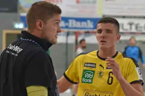 Michael Abt (links) wurde mit der Rhein-Neckar Löwen II Meister in der Dritten Liga. Rechts der Hochdorfer Jannis Schneibel, der