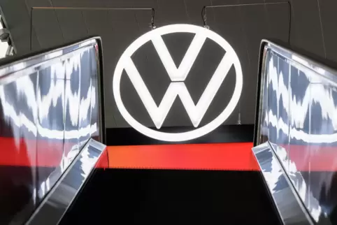Der Vielmarken-Autokonzern Volkswagen hat seinen Sitz in Wolfsburg. 