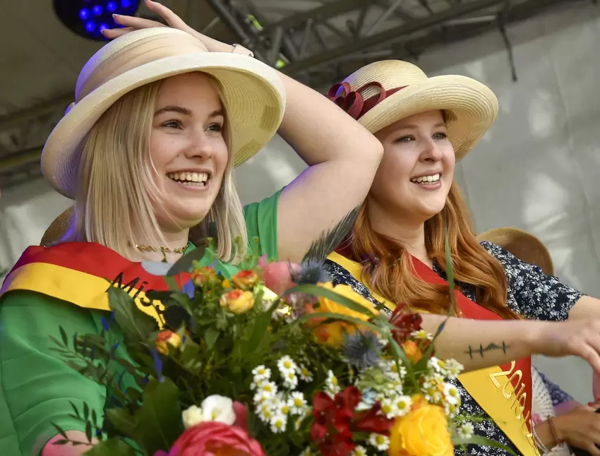 Miss 2022 mit Miss 2019, 2020 und 2021: Sonja Erbach (links) und Vanessa Quietzsch.