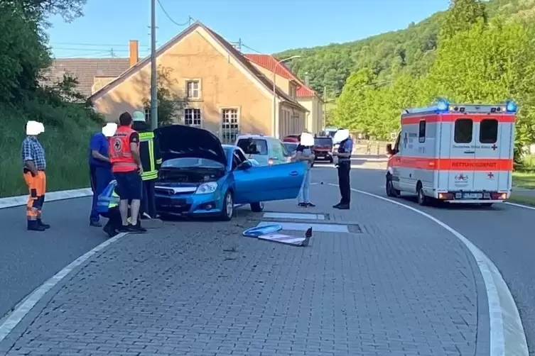 Gegen Verkehrsschild geprallt: In der Odenbacher Straße in Adenbach hat sich der Unfall ereignet. 