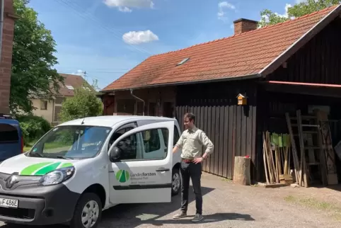 Auf dem Nebengebäude soll eine Solaranlage noch in diesem Jahr den Strom für das E-Auto des Forstamts Erlenbrunn erzeugen. Forst