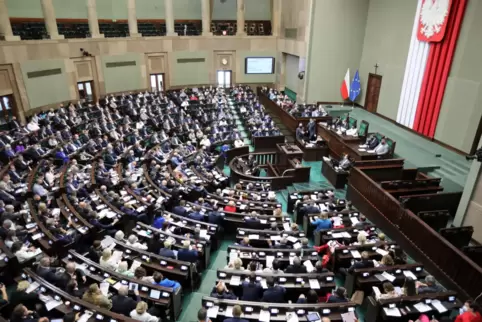 Der polnische Sejm hat ein Gesetz zur Abschaffung der umstrittenen Disziplinarkammer für Richter gebilligt.