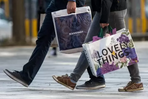 Die Menschen in Deutschland kaufen wieder mehr ein. 