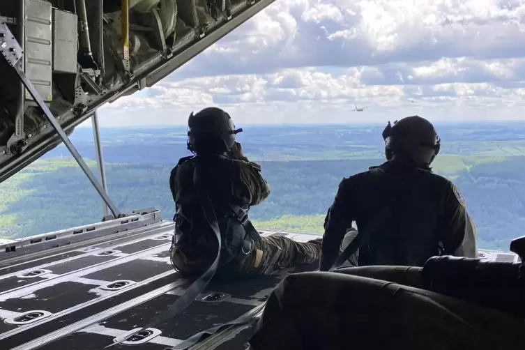 Der Blick aus der offenen Ladeluke der C-130J bot eine spektakuläre Aussicht. 
