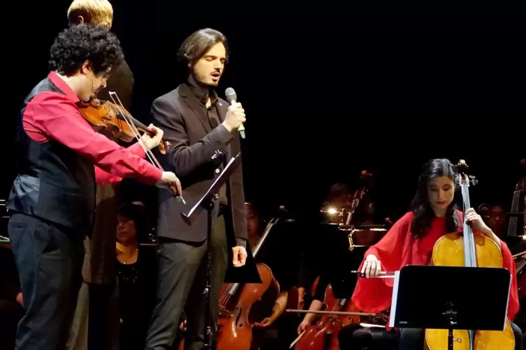 Sorgte f&uuml;r Ergriffenheit: Kapellmeister Anton Legkii aus Jekaterinburg sang das ukrainisch-polnische Volkslied &bdquo;Hej Sokoly&ldquo;, beg