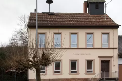 Das Nerzweilerer Gemeindehaus zu renovieren, dafür gibt es im Ort kaum eine Hoffnung – weil kein Geld in der Gemeindekasse ist.