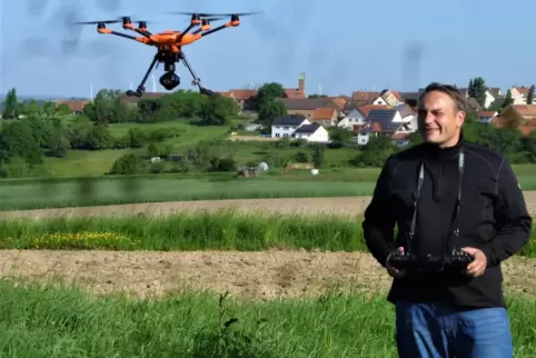 Jagdvorsteher Dirk Nagel hält Drohnen für den wirksamsten Schutz der Tierkinder. 