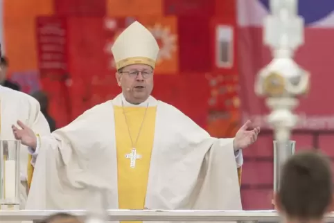 Georg Bätzing , Vorsitzender der Deutschen Bischofskonferenz, feiert den Schlussgottesdienst des 102. Deutschen Katholikentags. 