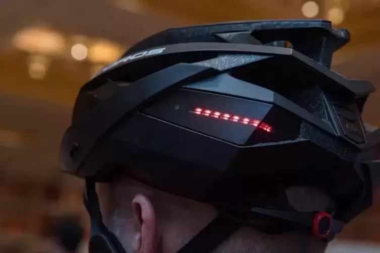 Mit Licht und Sturzsensor: In einigen Helmen steckt viel Technik. 