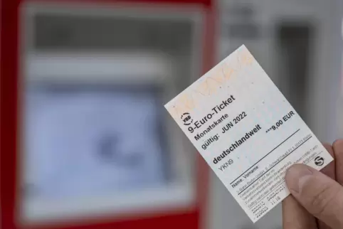 Das Neun-Euro-Ticket gibt es zum Beispiel an den Fahrscheinautomaten der Bahnhöfe in Kirchheimbolanden, Rockenhausen und Eisenbe Das Neun-Euro-Ticket gibt es zum Beispiel an den Fahrscheinautomaten der Bahnhöfe in Kirchheimbolanden, Rockenhausen und Eisenbe
