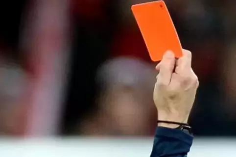 Die Rote Karte für Jason Harrison und fünf „Gelbe“ in sieben Minuten kosteten Seebach Platz eins in der Fair-Play-Wertung. 