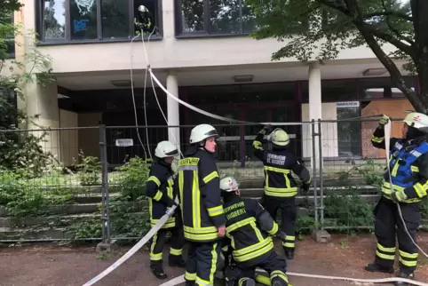 Im Obergeschoss brannte der hölzerne Fußboden. 