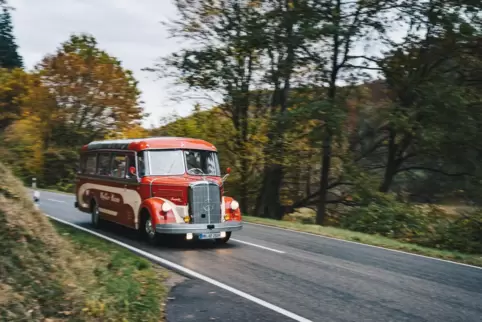 Mit dem Oldtimer-Bus „Traude“ geht es am Samstag, 3. Juli, auf Tour durch den Pfälzerwald. 