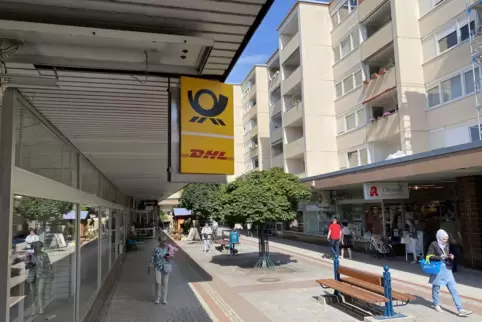 In der Marktstraße 3 können nicht nur Briefe abgegeben werden: In der neuen Postfiliale kann man auch Schreibwaren erwerben oder