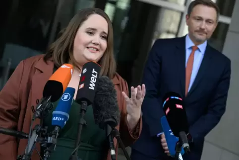 In einer Nachtsitzung beschloss die Ampelkoalition ihr Entlastungspaket. Die Grünen (vorne Parteichefin Ricarda Lang) bekamen da