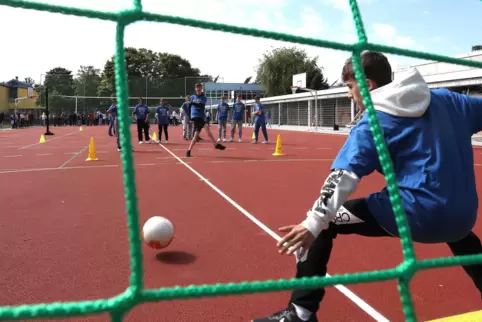 Den ersten Test hat das Kleinspielfeld bestanden.