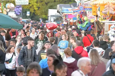 Reger Andrang zum guten Schluss: Am Montagabend war noch mal richtig viel Betrieb auf dem Messeplatz. 