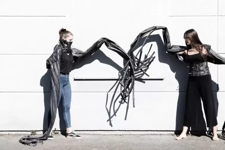 Lockdown-Performance von Fritzi Hau&szlig;mann. 