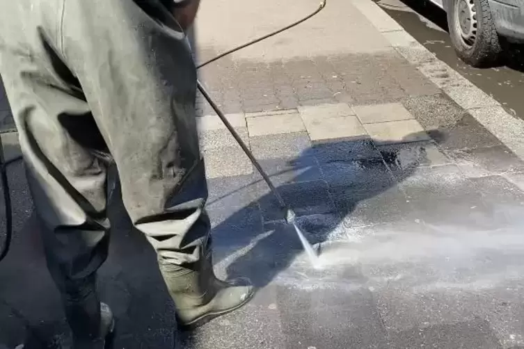Bei der Variante wird die ganze Fl&auml;che sauber &ndash; allerdings wird dabei Wasser verbraucht.