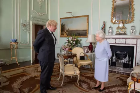 Könnten gegensätzlicher nicht sein: Königin Elizabeth II von Großbritannien und Premierminister Boris Johnson.