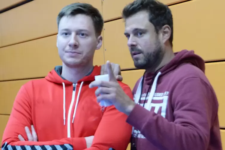 Philipp Rogawski (links) und Andreas Reckenthäler bleiben nicht als Trainerteam beim Drittligisten TSG Haßloch, obwohl sie sehr 