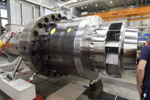 Die Werke von KSB – hier Arbeiten an einer Kraftwerkspumpe am Standort Frankenthal – können wieder produzieren. Die Werke von KSB – hier Arbeiten an einer Kraftwerkspumpe am Standort Frankenthal – können wieder produzieren.