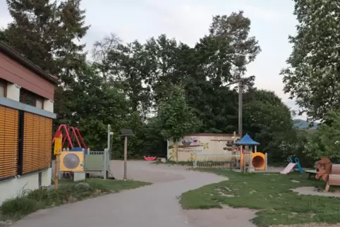 Statt des Spielplatzes könnte hier bald der Anbau stehen.