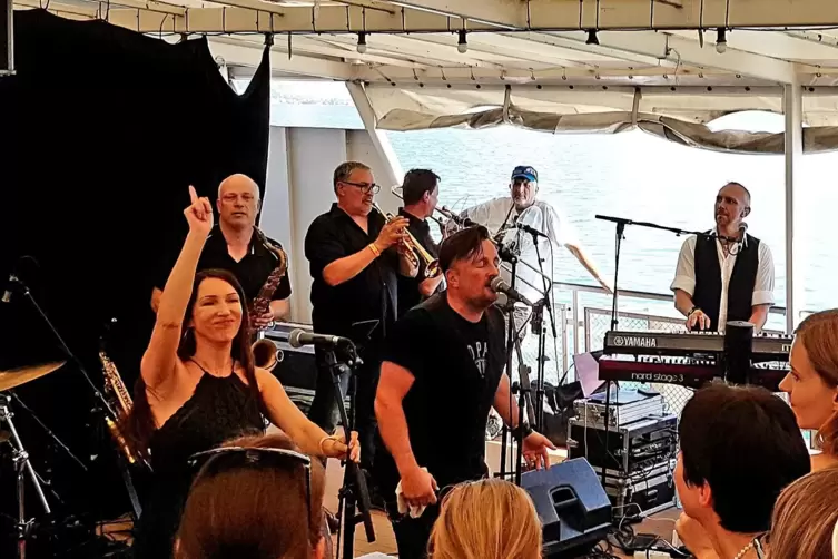 Spielte schon dreimal beim Jazzfestival in Montreux (hier zuletzt 2019): die Brass Machine. Nun kommt sie nach Mackenbach.