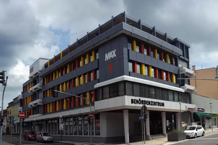 Am Behördenzentrum in der Maxstraße kam es zu der Auseinandersetzung.