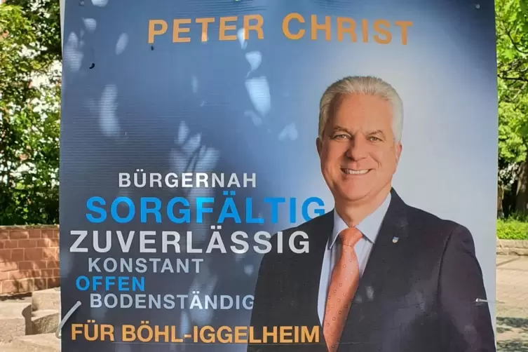 CDU-Kandidat Peter Christ wirbt mit blauen Hintergrund ...