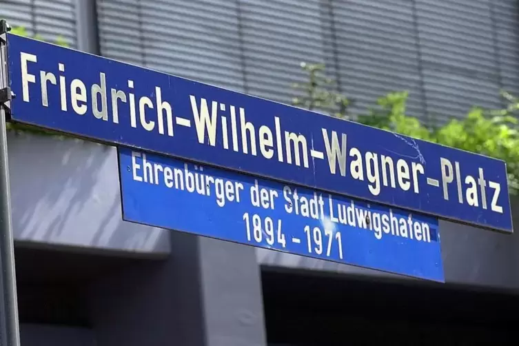 Ein Schild erinnert an Wagner.