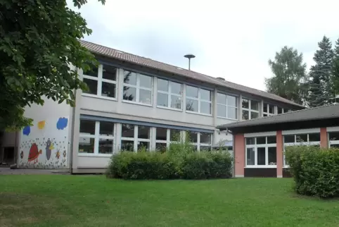 Dannenfels – einer der beiden Standorte der Grundschule Bolanden-Dannenfels. Dannenfels – einer der beiden Standorte der Grundschule Bolanden-Dannenfels.