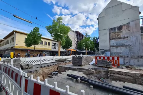 Die Arbeiten auf der Baustelle in der Breiten Straße ruhen. In diesem Sommer sollen aber die Handwerker anrücken, wenn es denn k