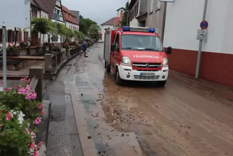 Im vergangenen Sommer war der Eckbach in Kleinkarlbach wieder über die Ufer getreten.