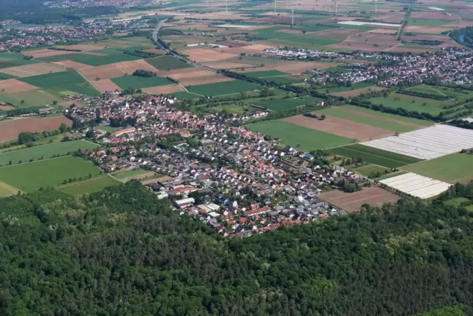 Die Gemeinde Westheim ist ein beliebter Wohnort für junge Familien mit Kindern. Die Gemeinde Westheim ist ein beliebter Wohnort für junge Familien mit Kindern.