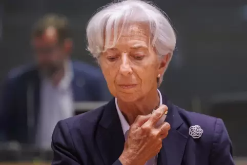 EZB-Chefin Christine Lagarde will die Leitzinsen wahrscheinlich erst im Juli erhöhen.