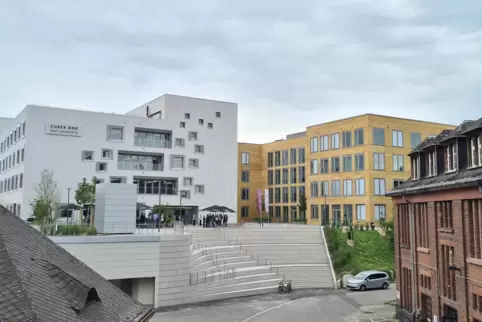 Knapp 25 Millionen Euro investiert: der helle Neubau in Nachbarschaft zum Universitätsklinikum.