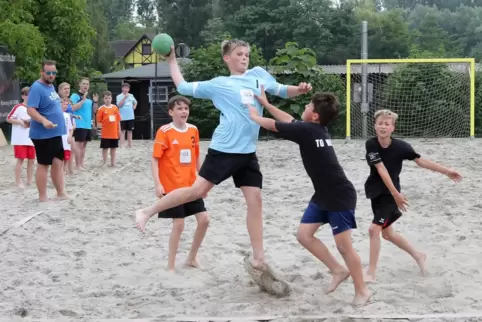 Vierter bei der D-Jugend: TG Waldsee (dunkle Spielkleidung), hier gegen TuS Heiligenstein.