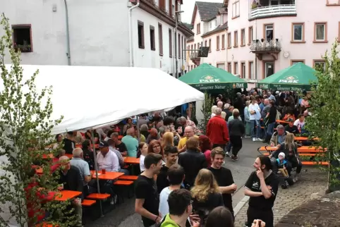 Die Freude, dass es wieder ein Kienholzfest gibt, war groß, schon bei der Eröffnung war der Andrang groß.