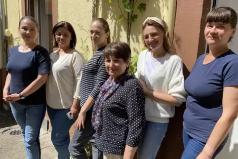 Wohnen jetzt alle zusammen im Finkenpfad (von links): Oksana Bozys, Oksana Poplavska, Viktoria Slobodenik, Aala Voitsekhivska mi