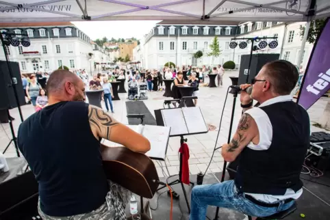Pepe Pirmann und Sascha Giro traten als 13 PS Akustik beim vorletzten Zweibrücker Innenstadt-„Feierabend“-Konzerte“ im August 20