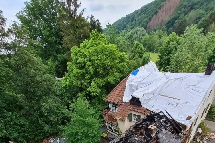 Hier sollen die Ziegel hin: Das abgebrannte Haus von Lohmar.